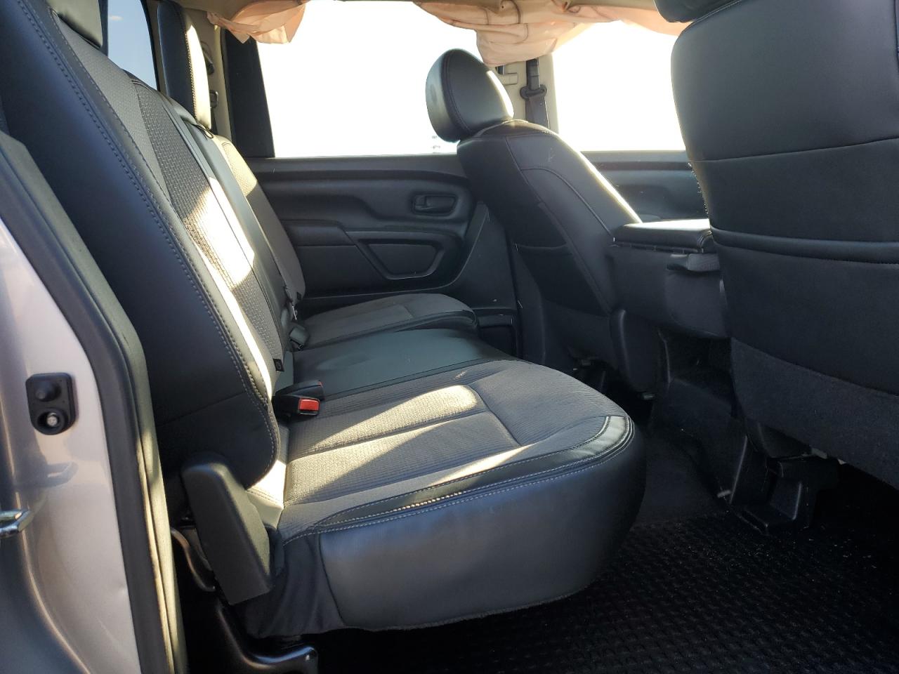 2017 Nissan Titan - Image 10