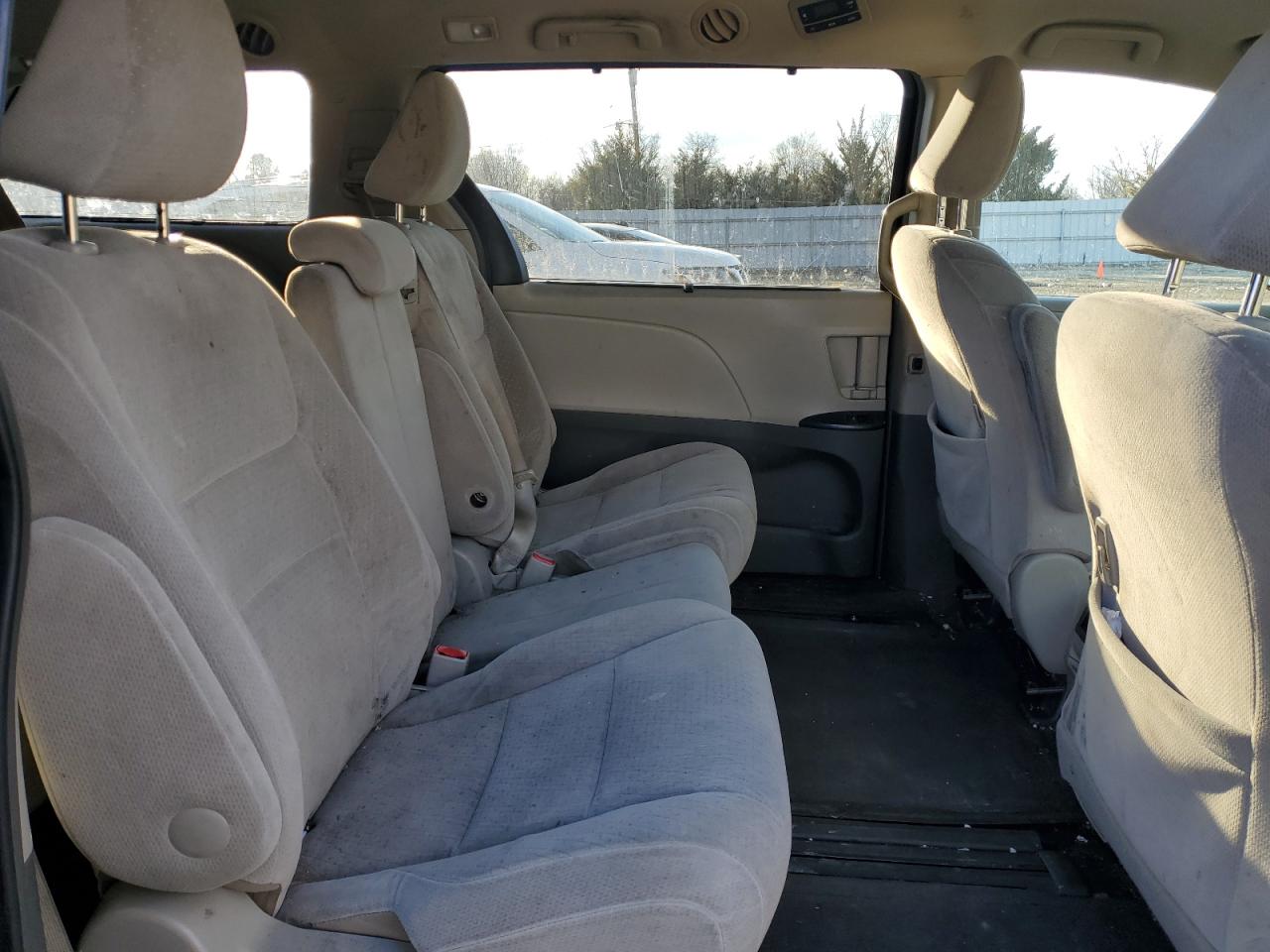 2015 Toyota Sienna - Image 11