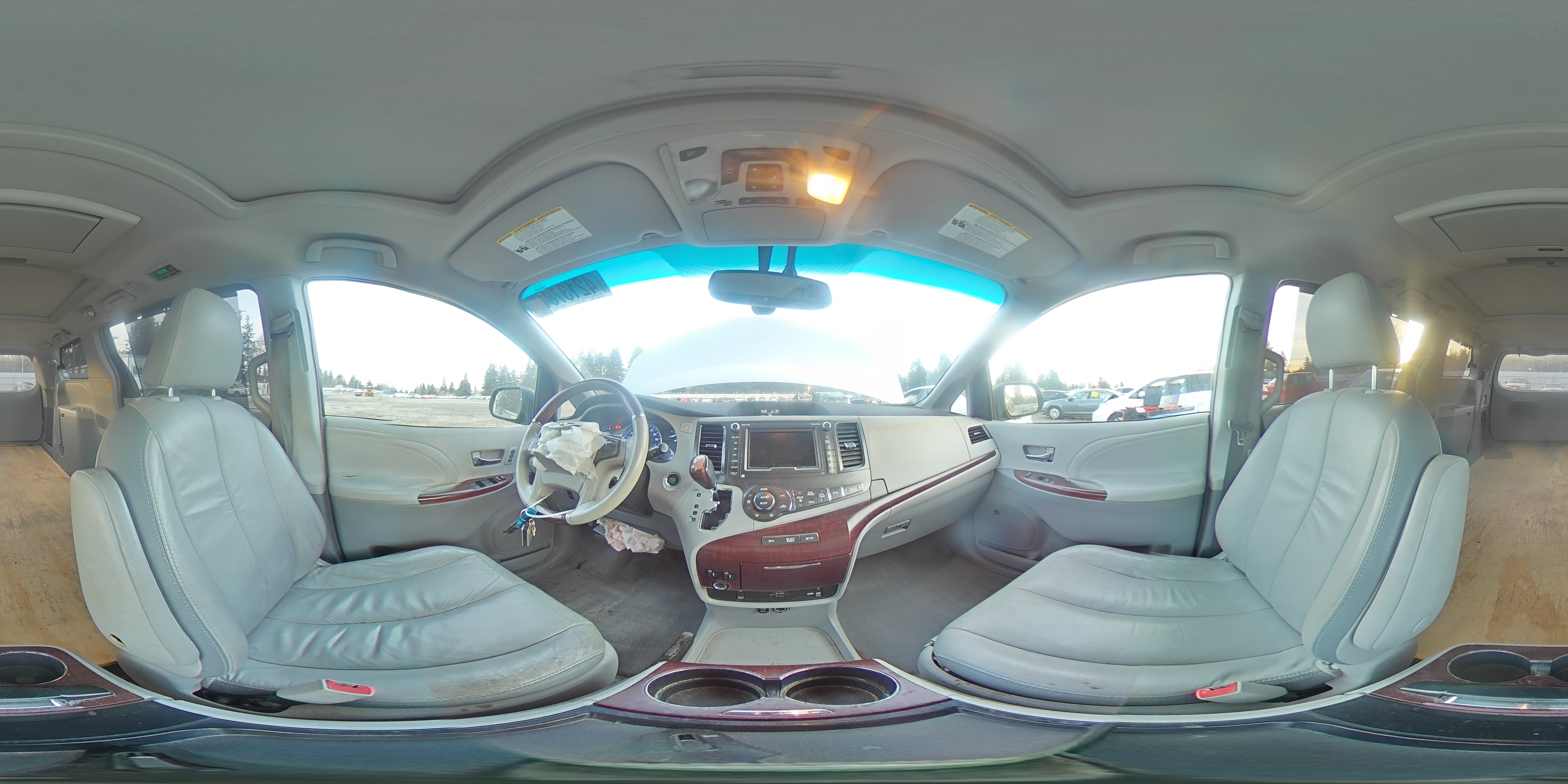 2011 Toyota Sienna - Image 13