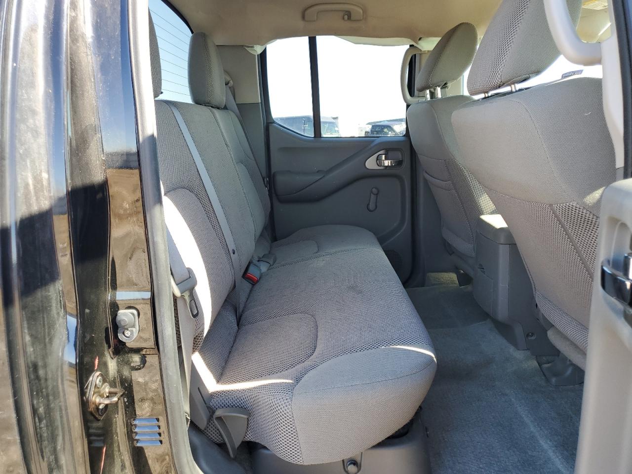 2015 Nissan Navara (Frontier) - Image 10