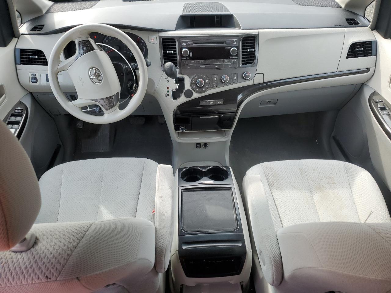 2012 Toyota Sienna - Image 8