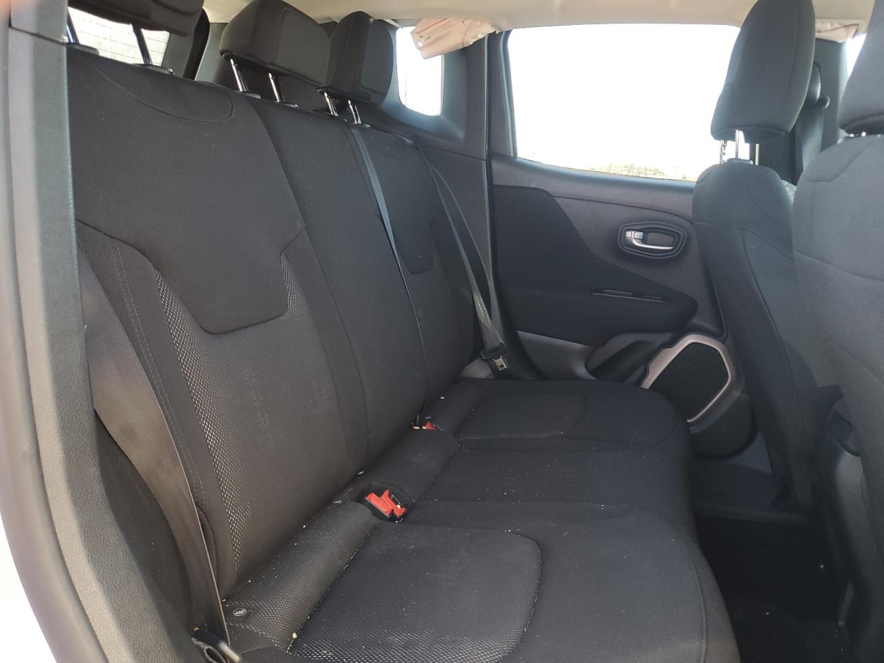 2017 Jeep Renegade - Image 11