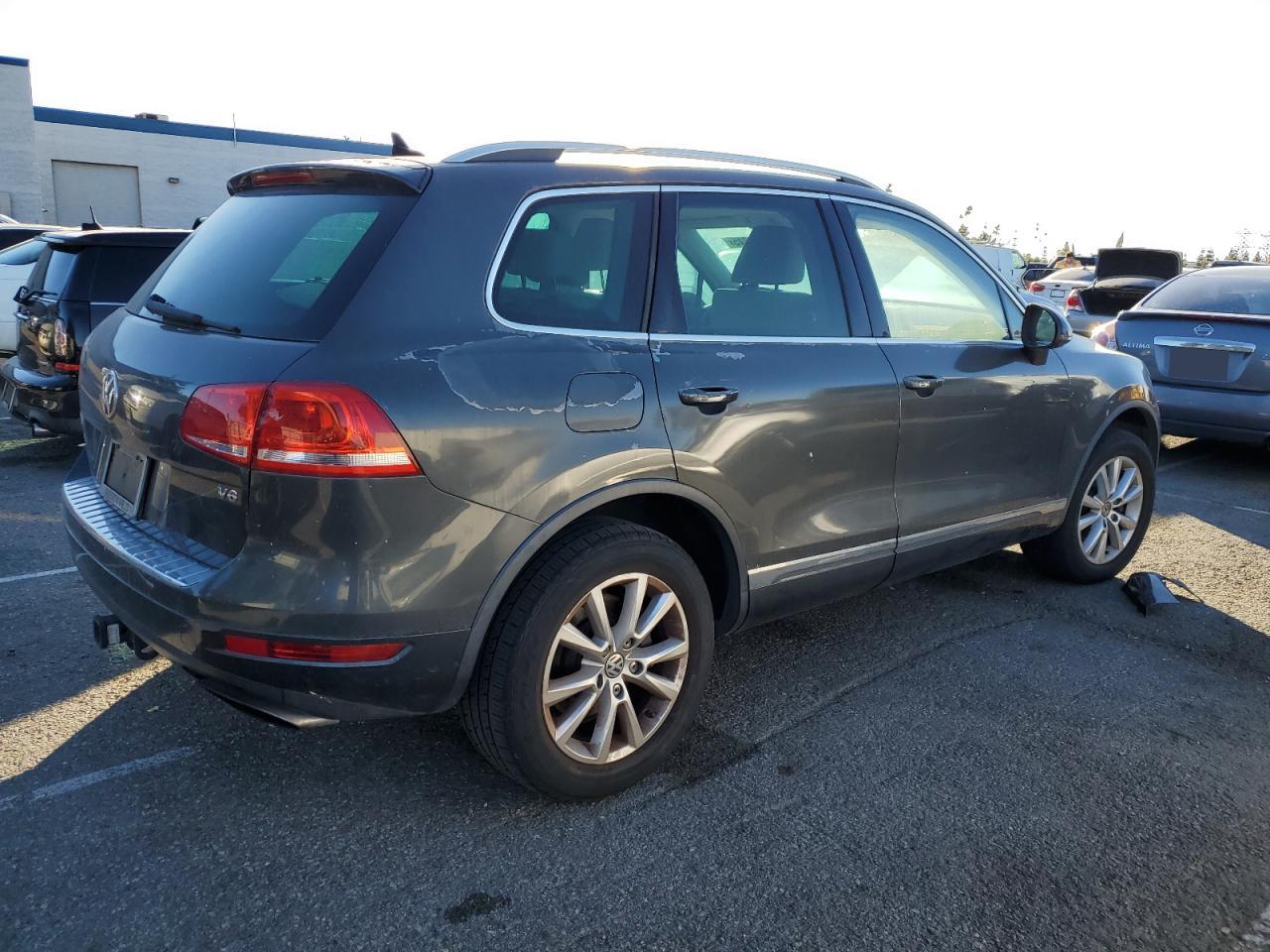 VIN WVGEF9BP6ED001751 2014 VOLKSWAGEN TOUAREG no.3