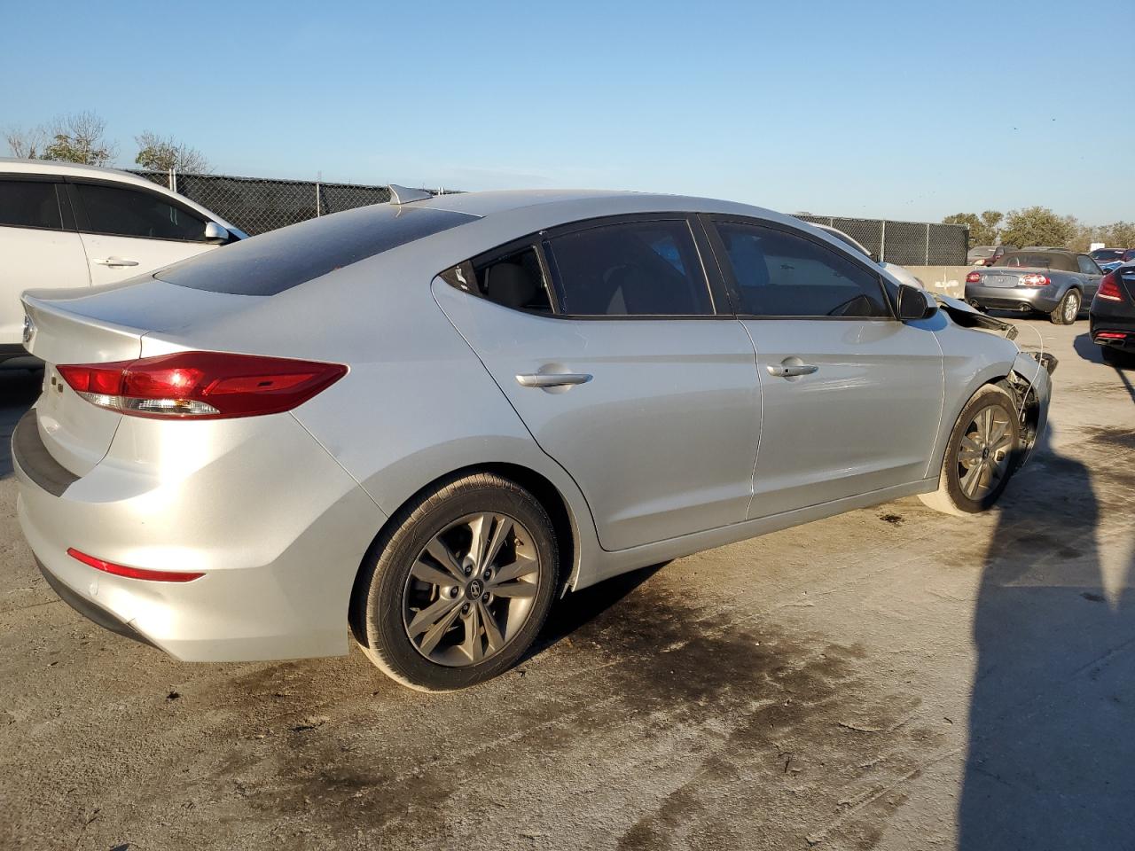 2018 Hyundai Elantra - Image 3