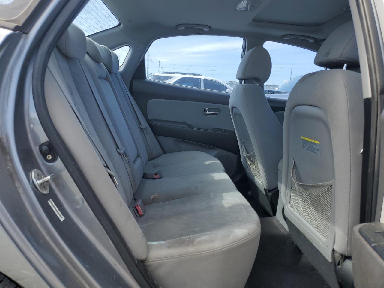 2010 Hyundai Elantra - Image 10