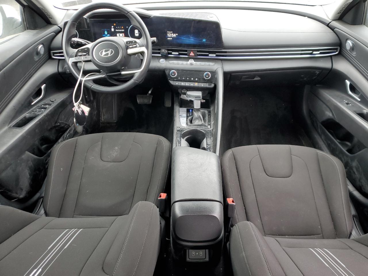 2024 Hyundai Elantra - Image 8