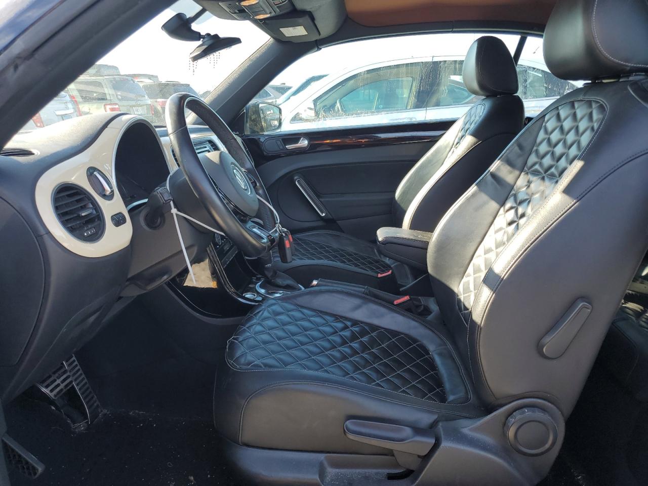 2019 Volkswagen Beetle - Image 7