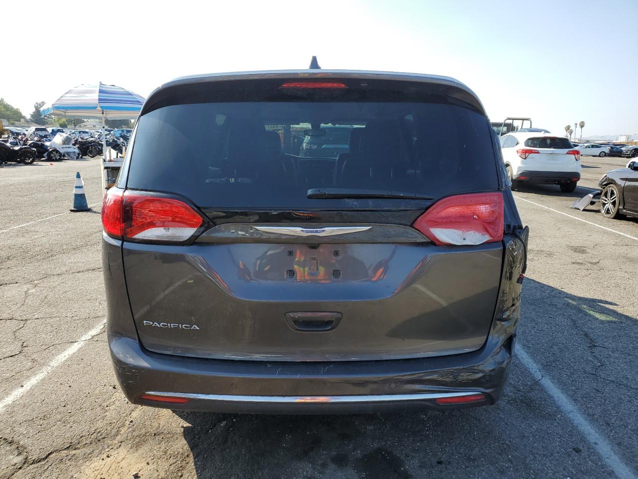 2018 Chrysler Pacifica - Image 6