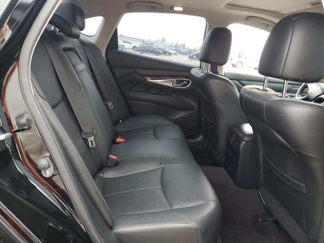 2018 Infiniti Q70 - Image 10