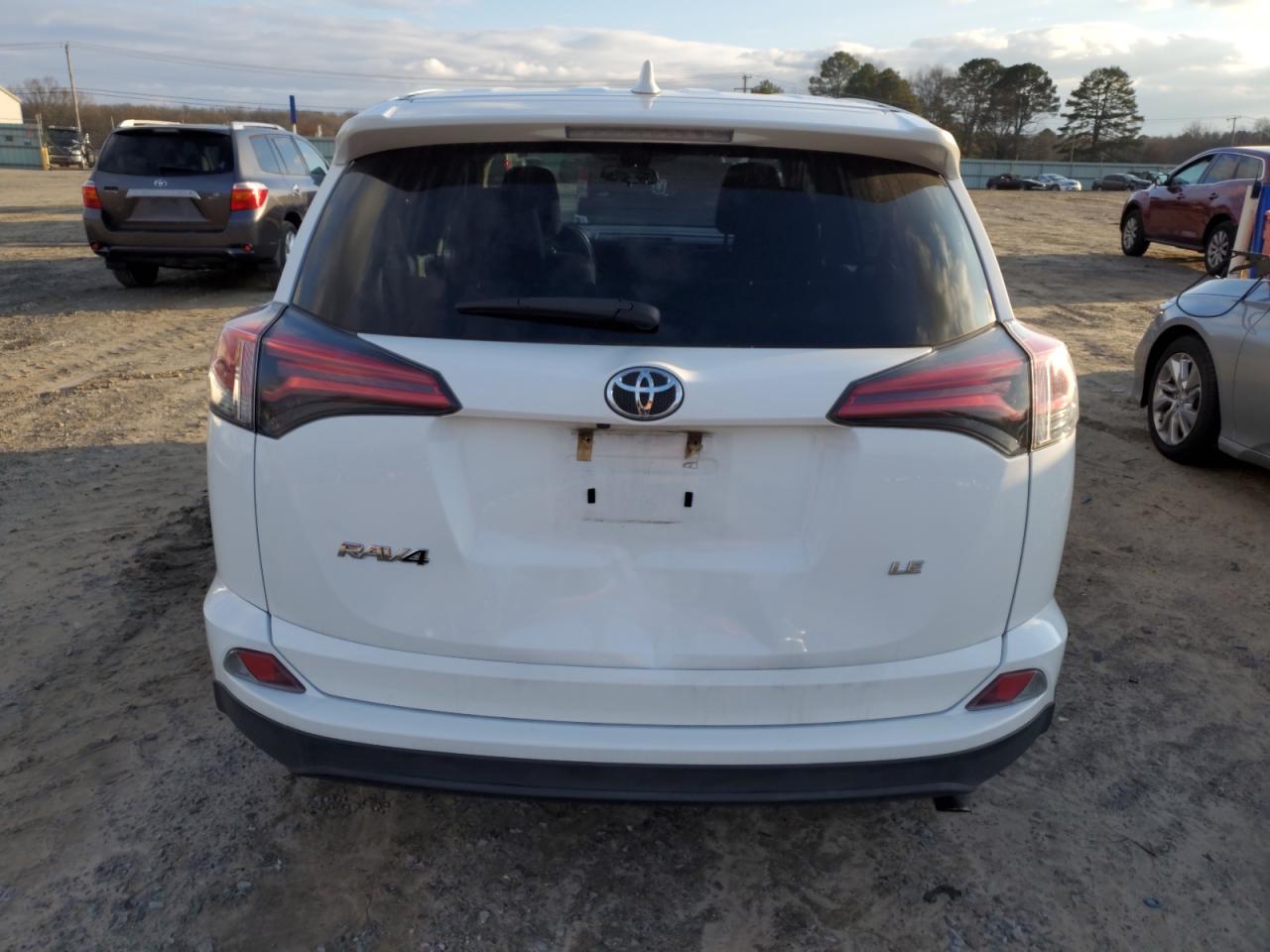 2018 Toyota RAV 4 - Image 6