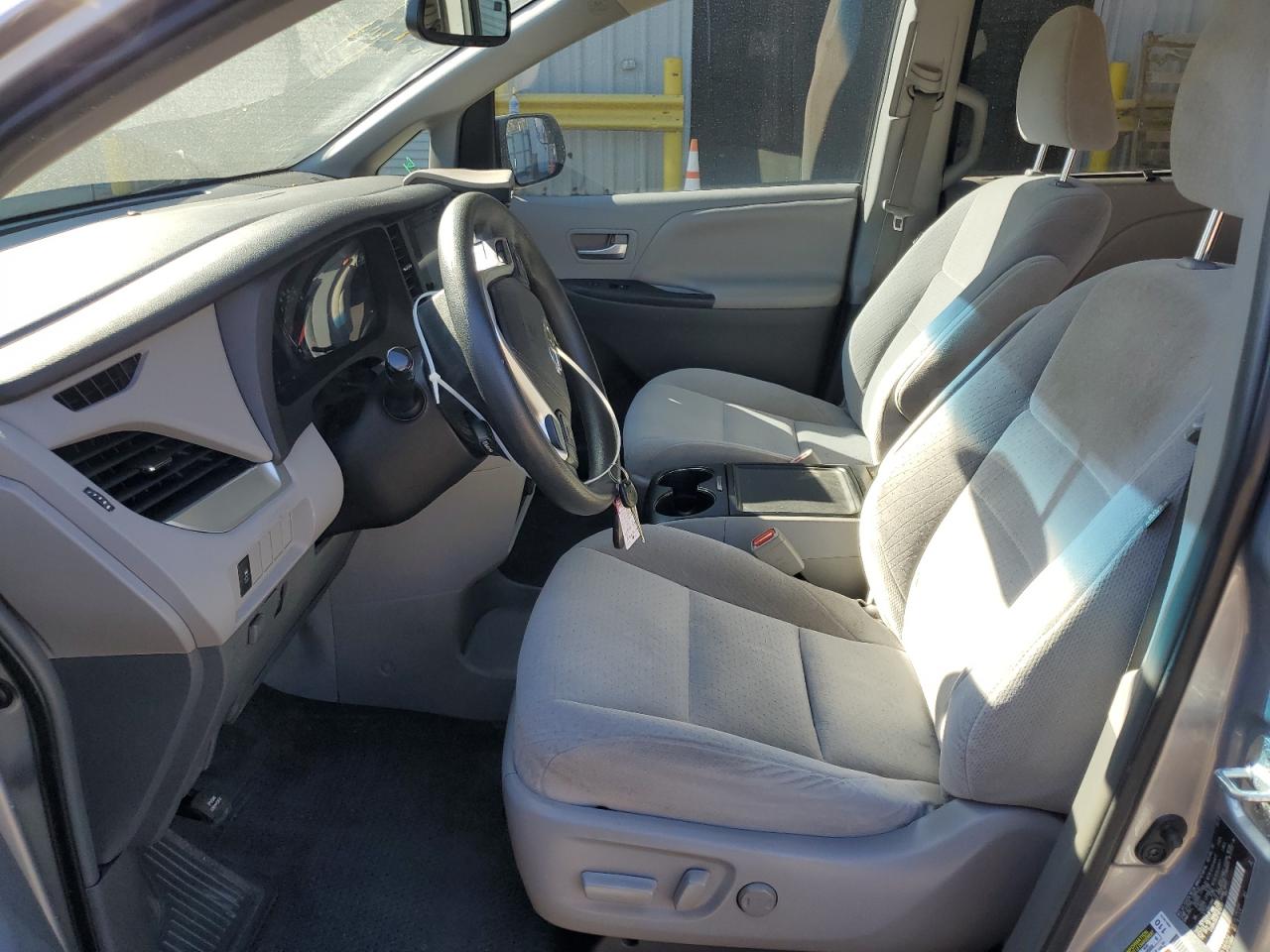 2015 Toyota Sienna - Image 7