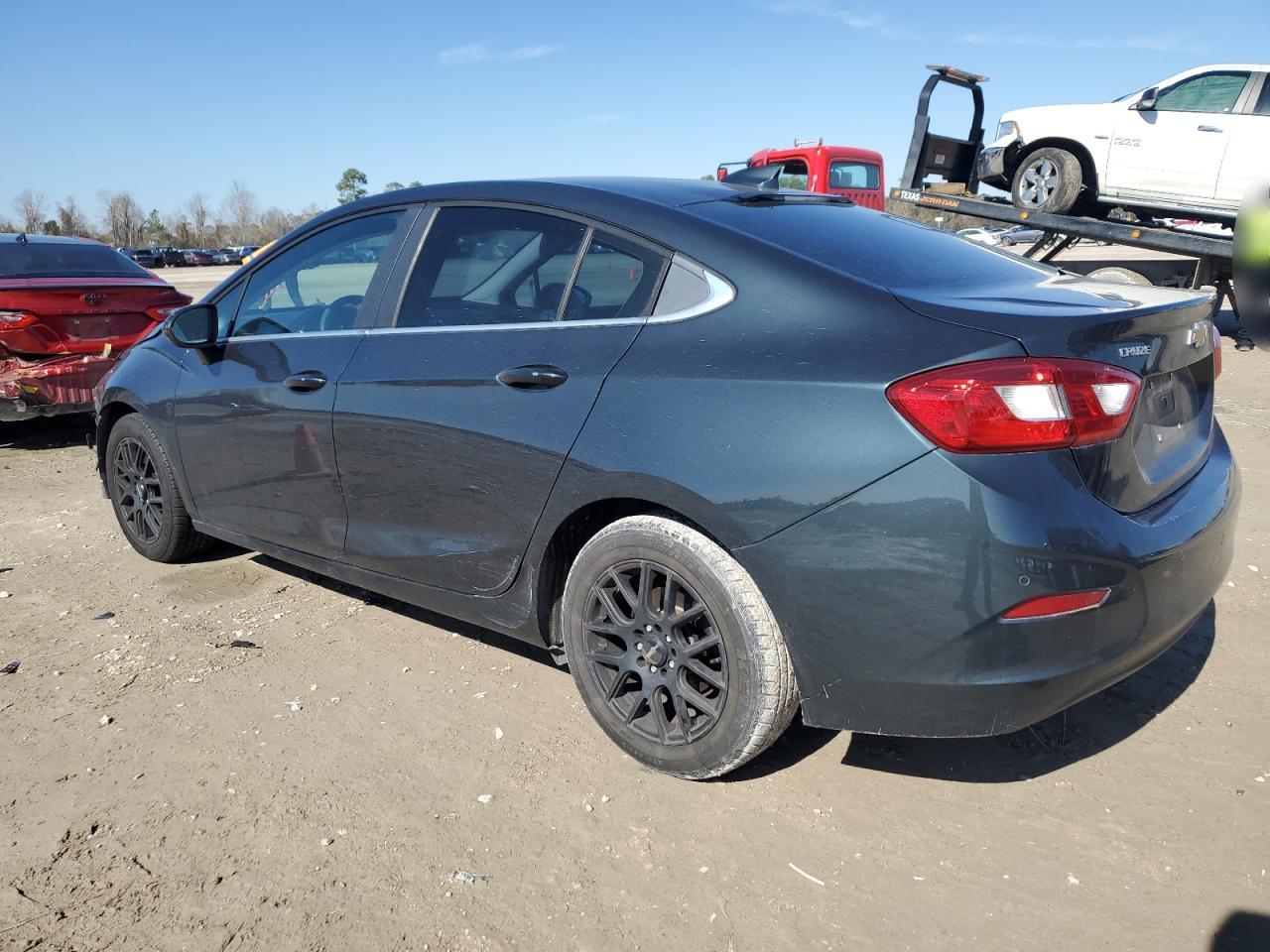 2018 Chevrolet Cruze - Image 2