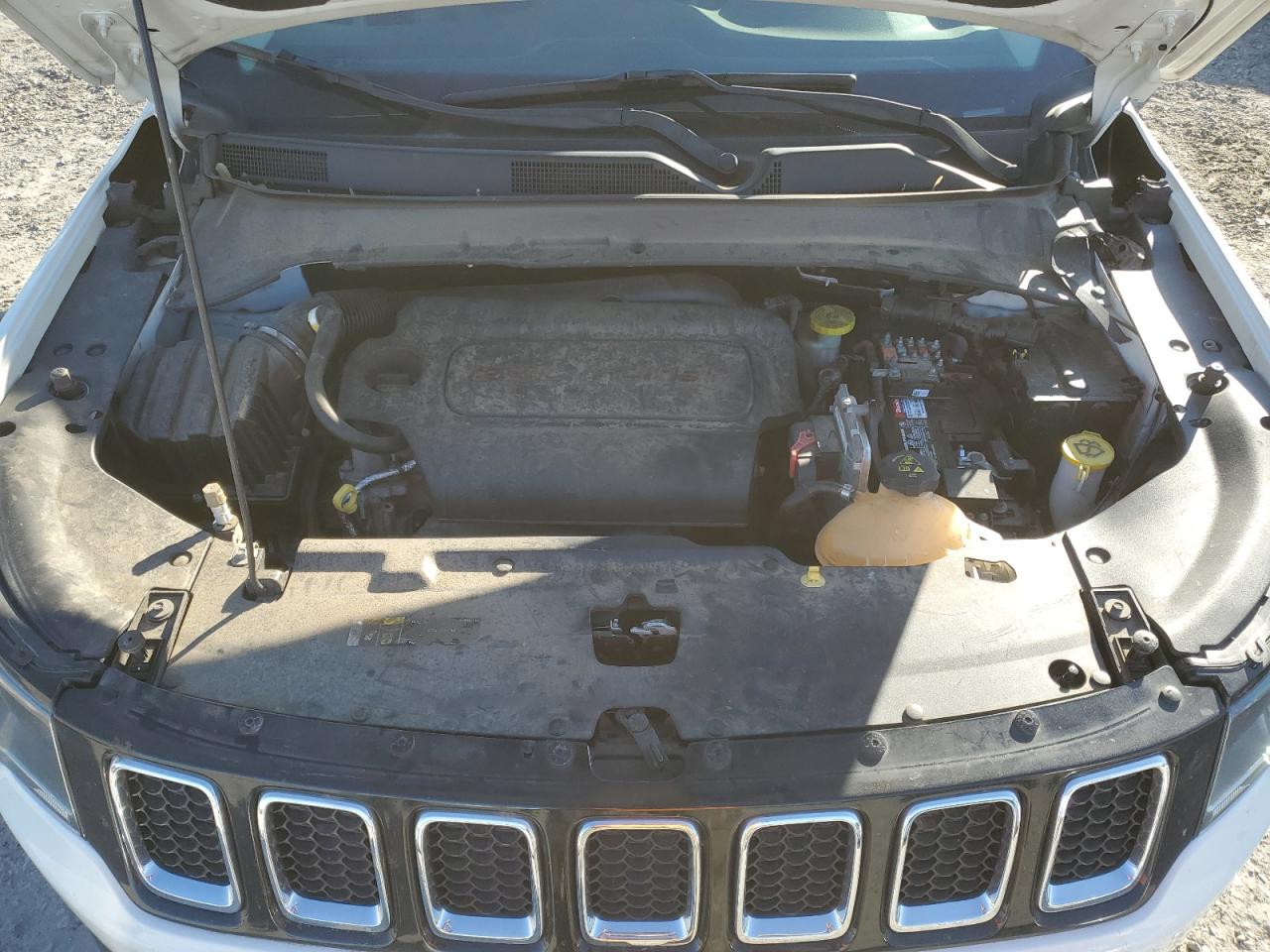 2018 Jeep Compass - Image 12