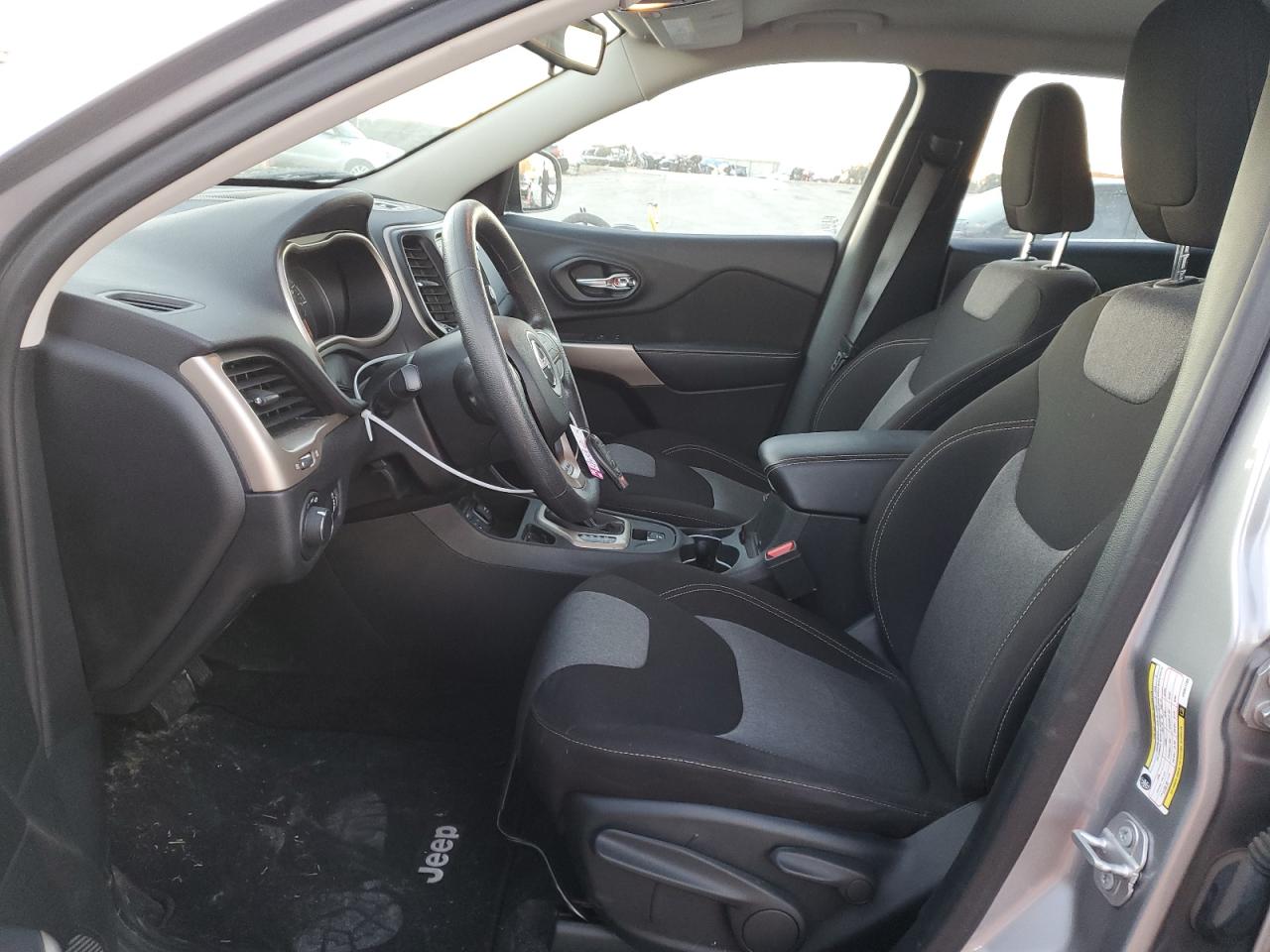 2017 Jeep Grand Cherokee - Image 7