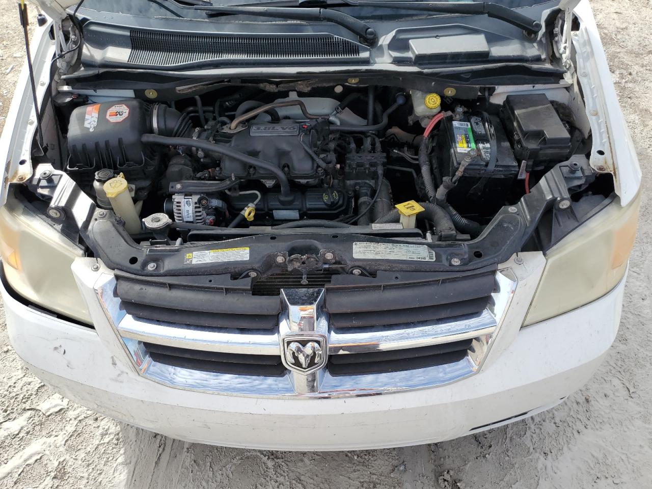 2010 Dodge Caravan - Image 12