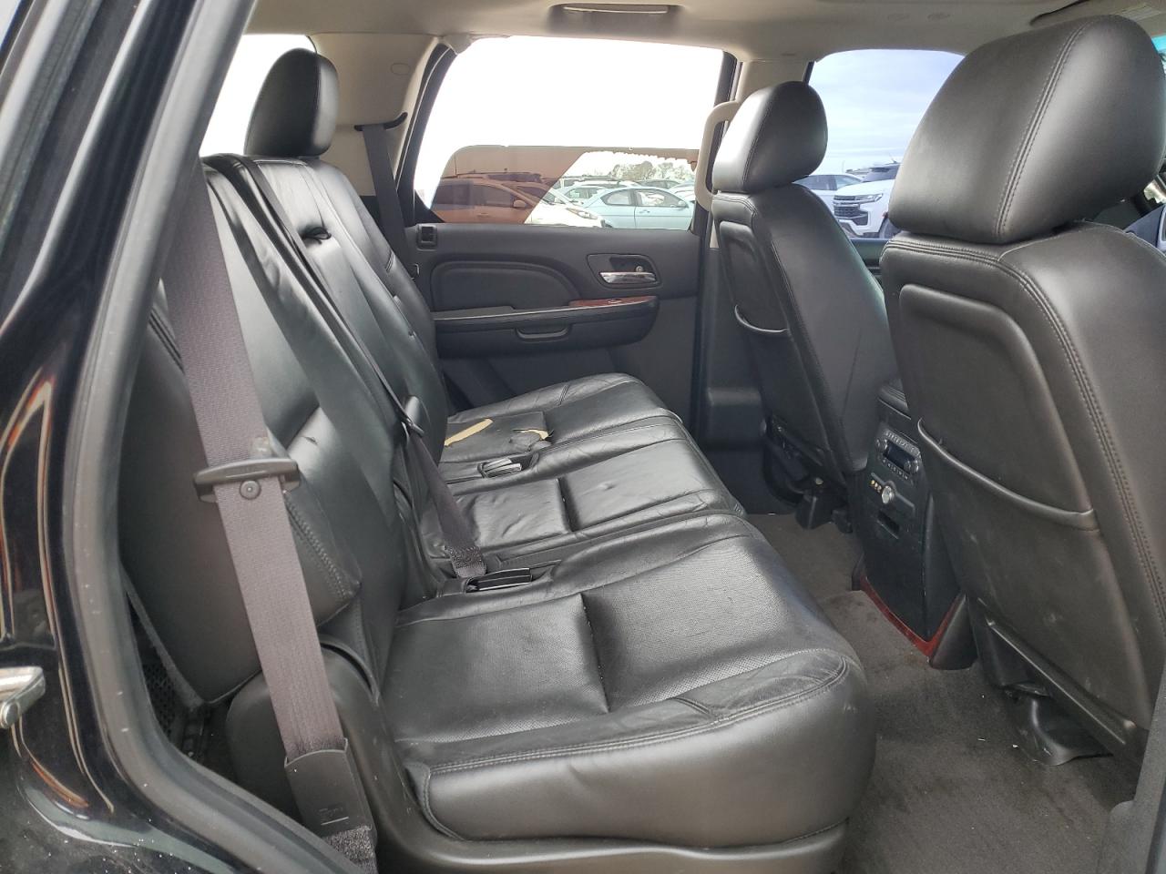 2013 Cadillac Escalade - Image 10