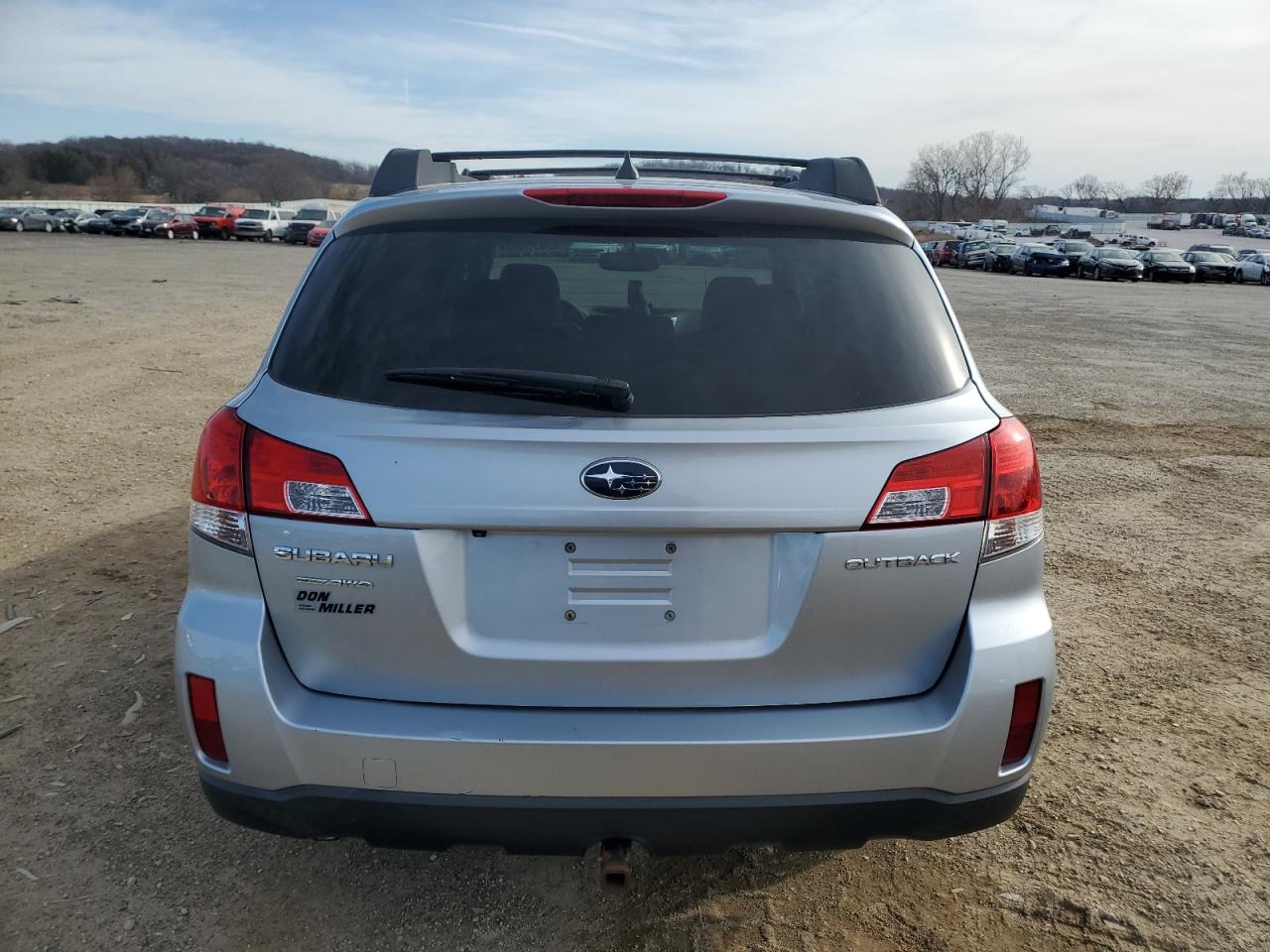 2012 Subaru Outback - Image 6