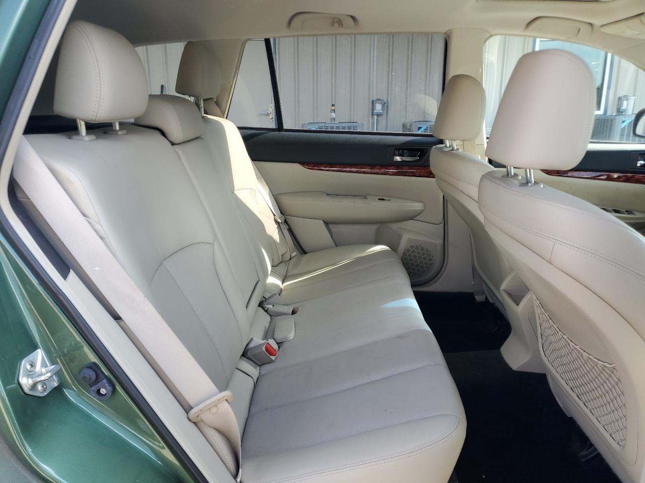 2011 Subaru Outback - Image 11