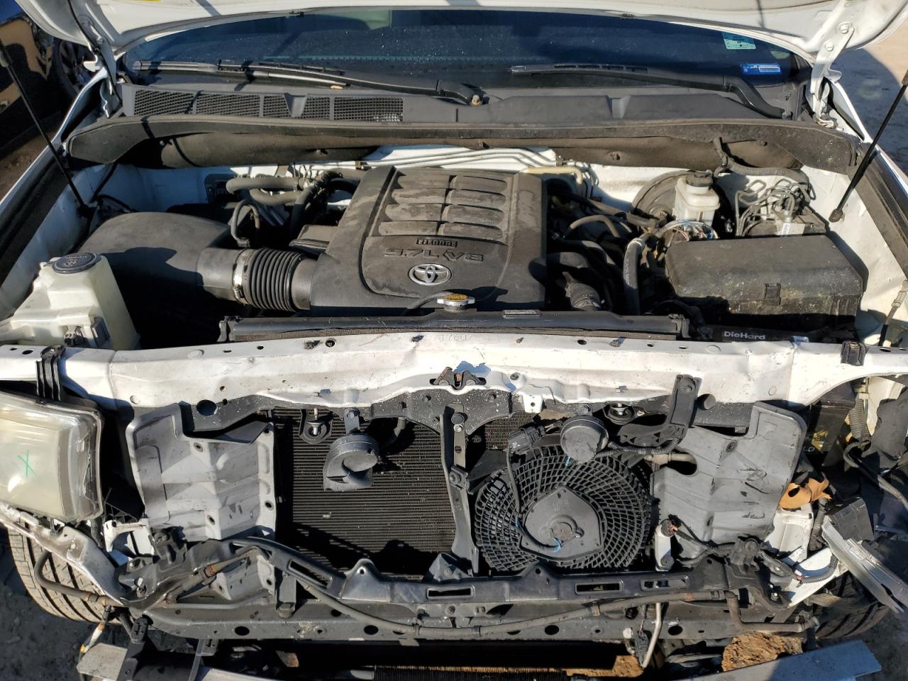 2015 Toyota Sequoia - Image 12