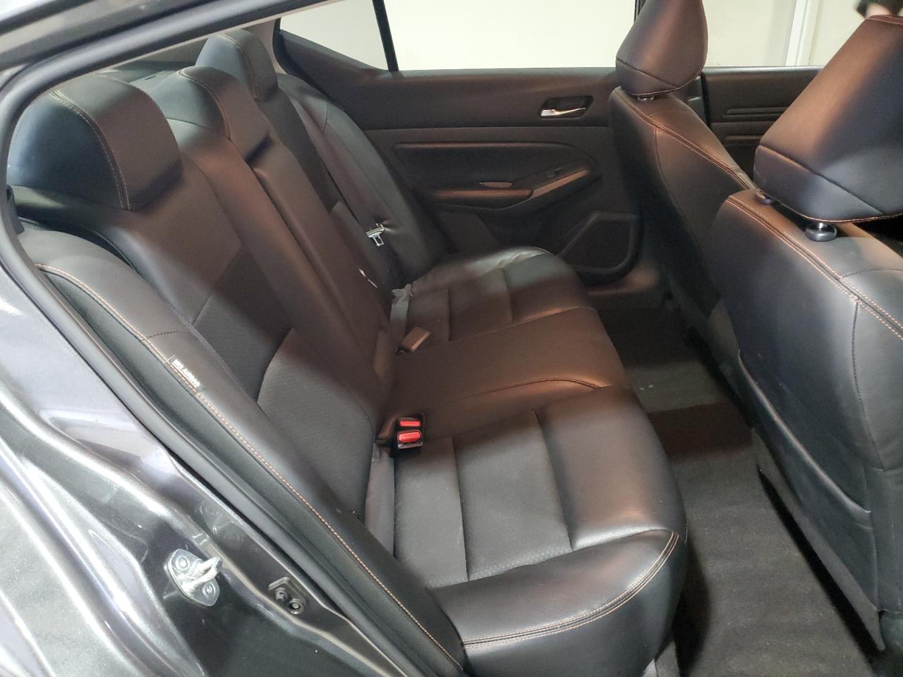 2022 Nissan Altima - Image 10