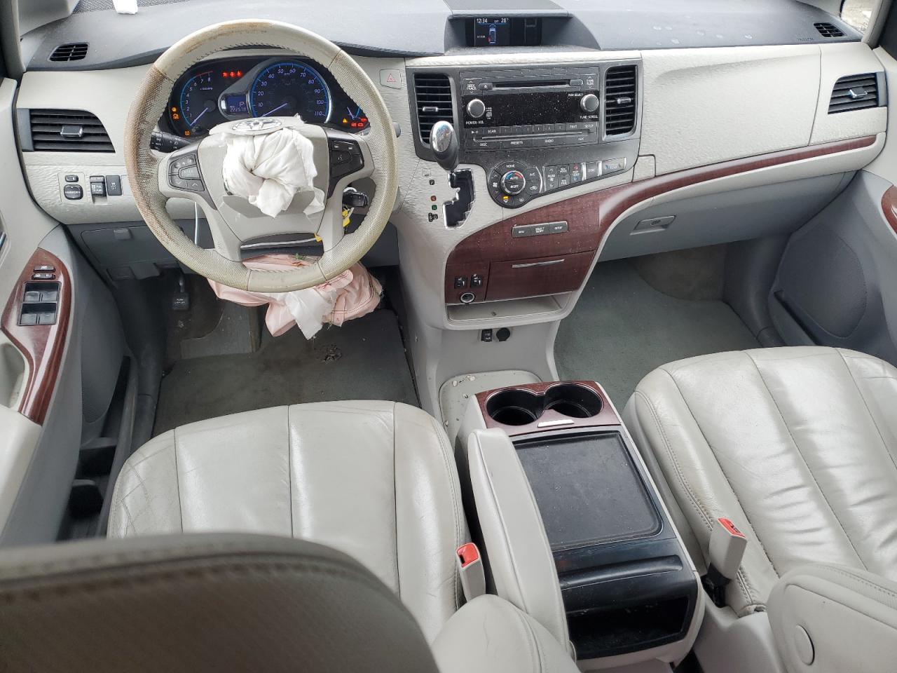 2014 Toyota Sienna - Image 8