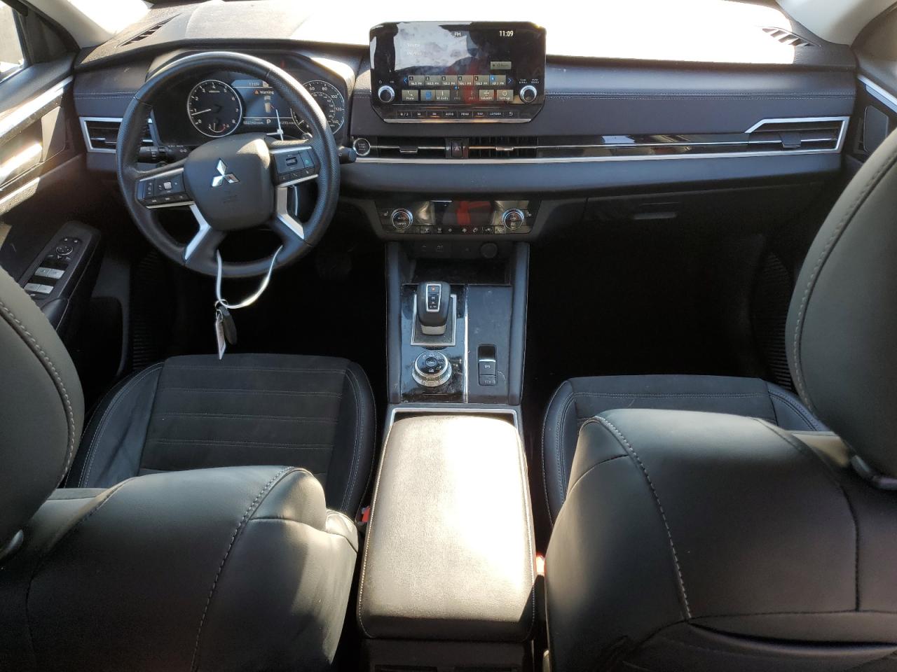 2024 Mitsubishi Outlander - Image 8
