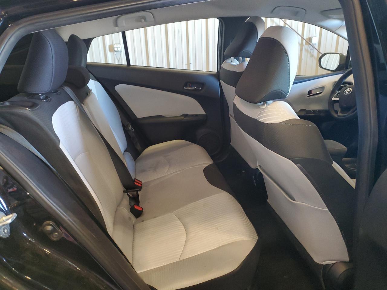 2016 Toyota Prius - Image 10