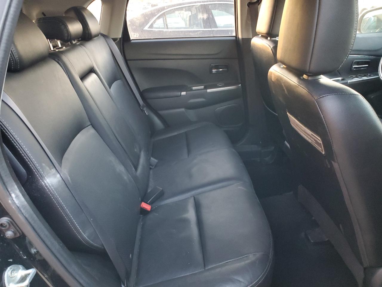 2018 Mitsubishi Outlander - Image 10