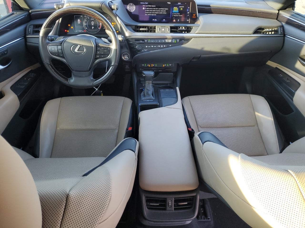 2020 Lexus ES - Image 8