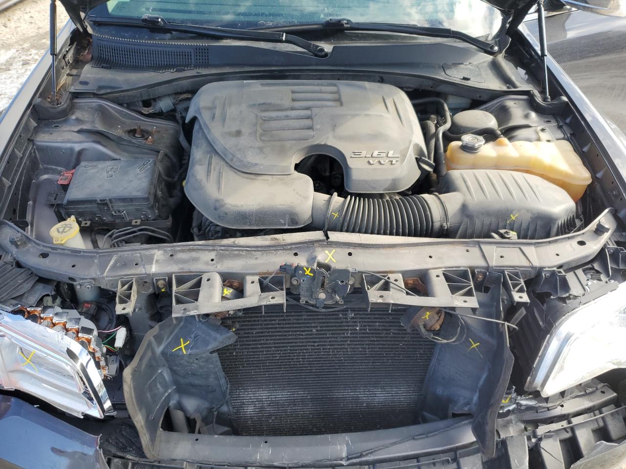 2015 Chrysler 300 - Image 11