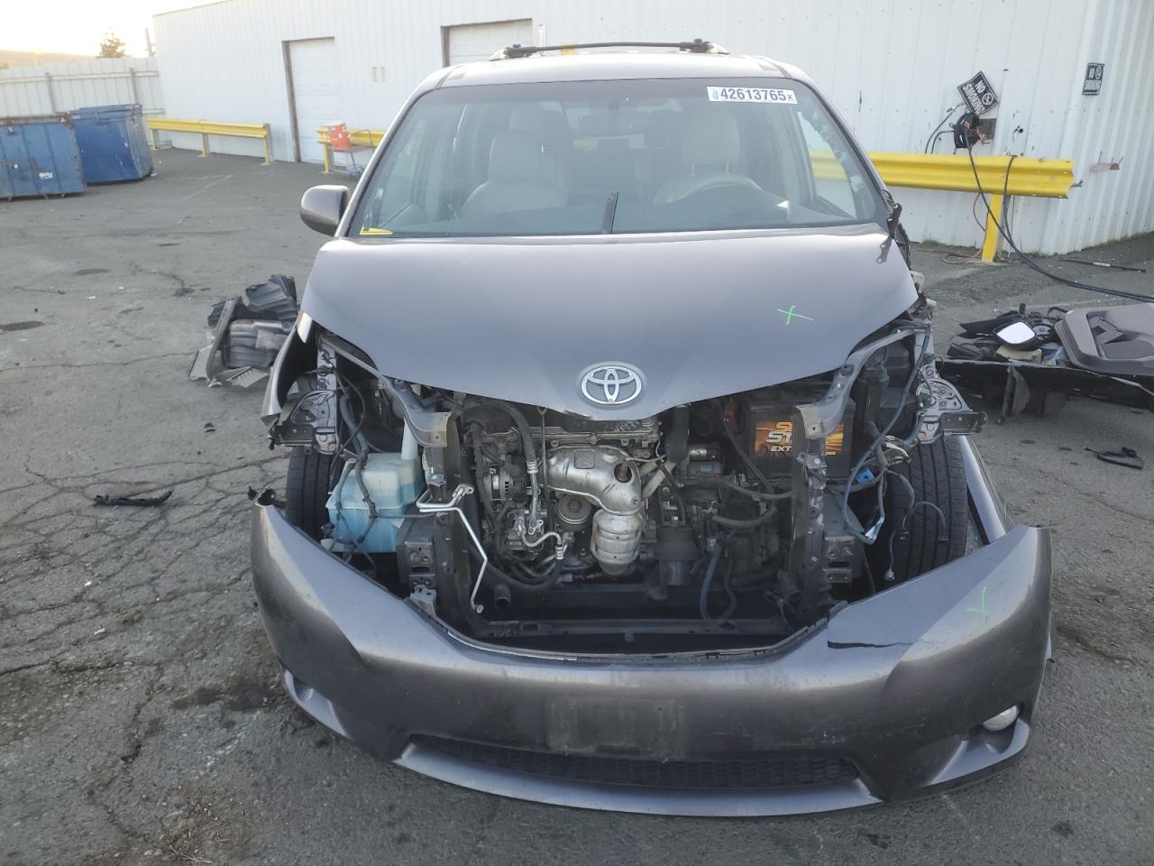 2014 Toyota Sienna - Image 5