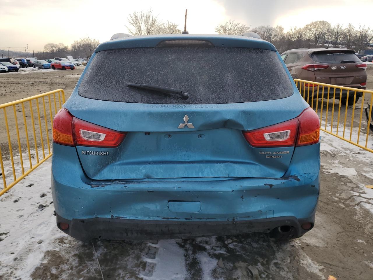 2013 Mitsubishi Outlander - Image 6