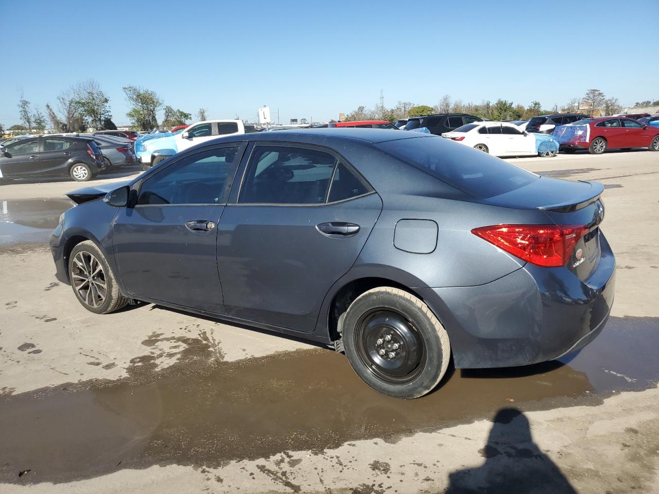 5YFBURHE8HP714090 2017 TOYOTA COROLLA - Image 2