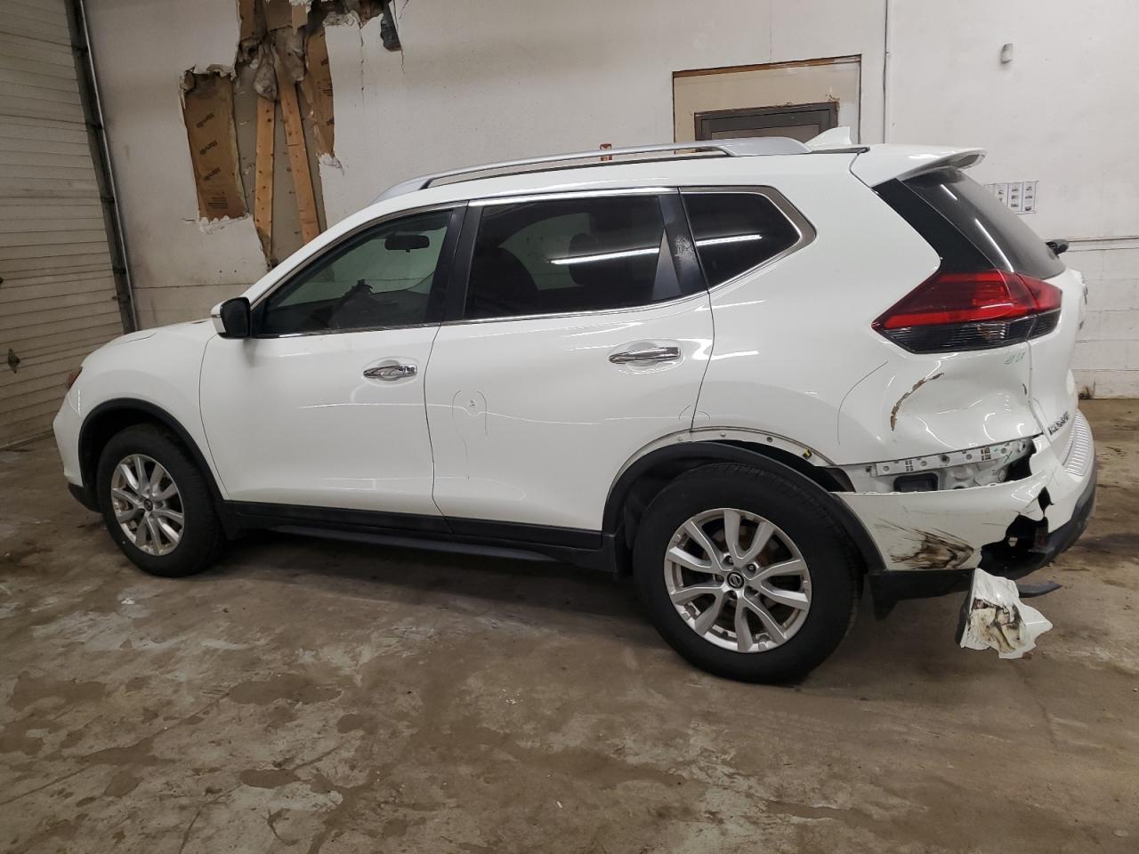 2017 Nissan Rogue - Image 2