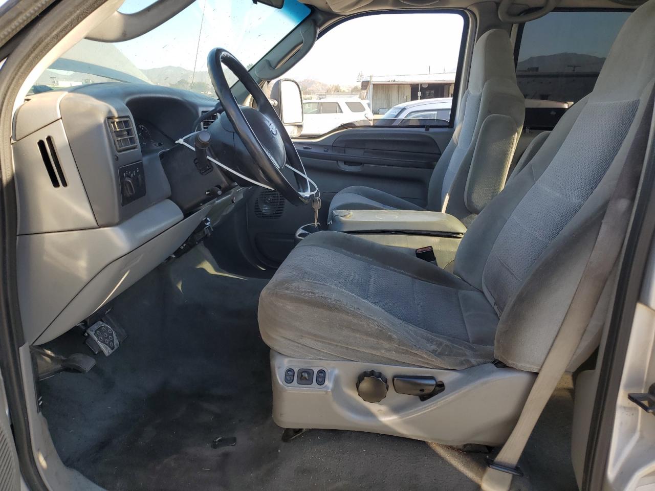 2003 Ford F250 - Image 7