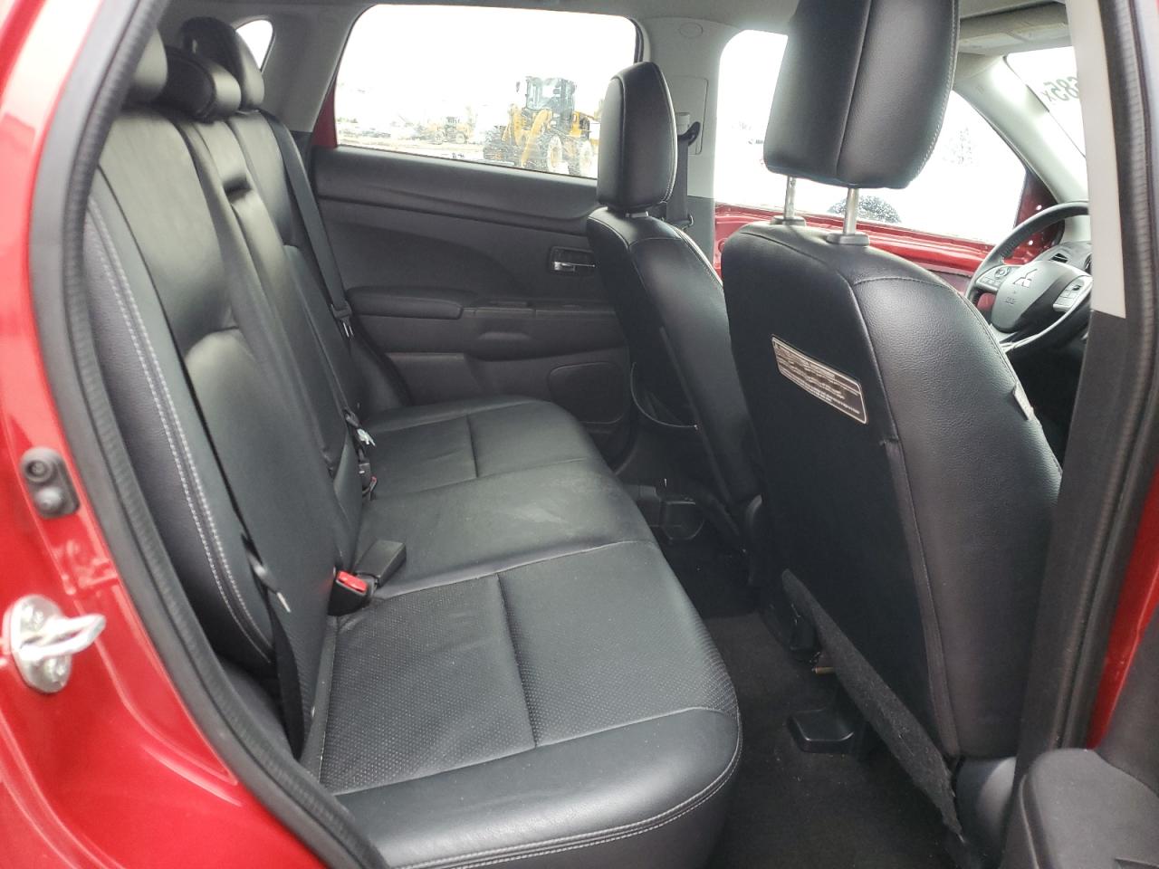 2015 Mitsubishi Outlander - Image 11