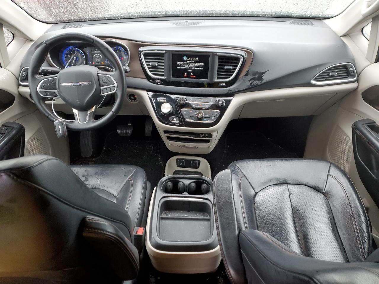 2018 Chrysler Pacifica - Image 8