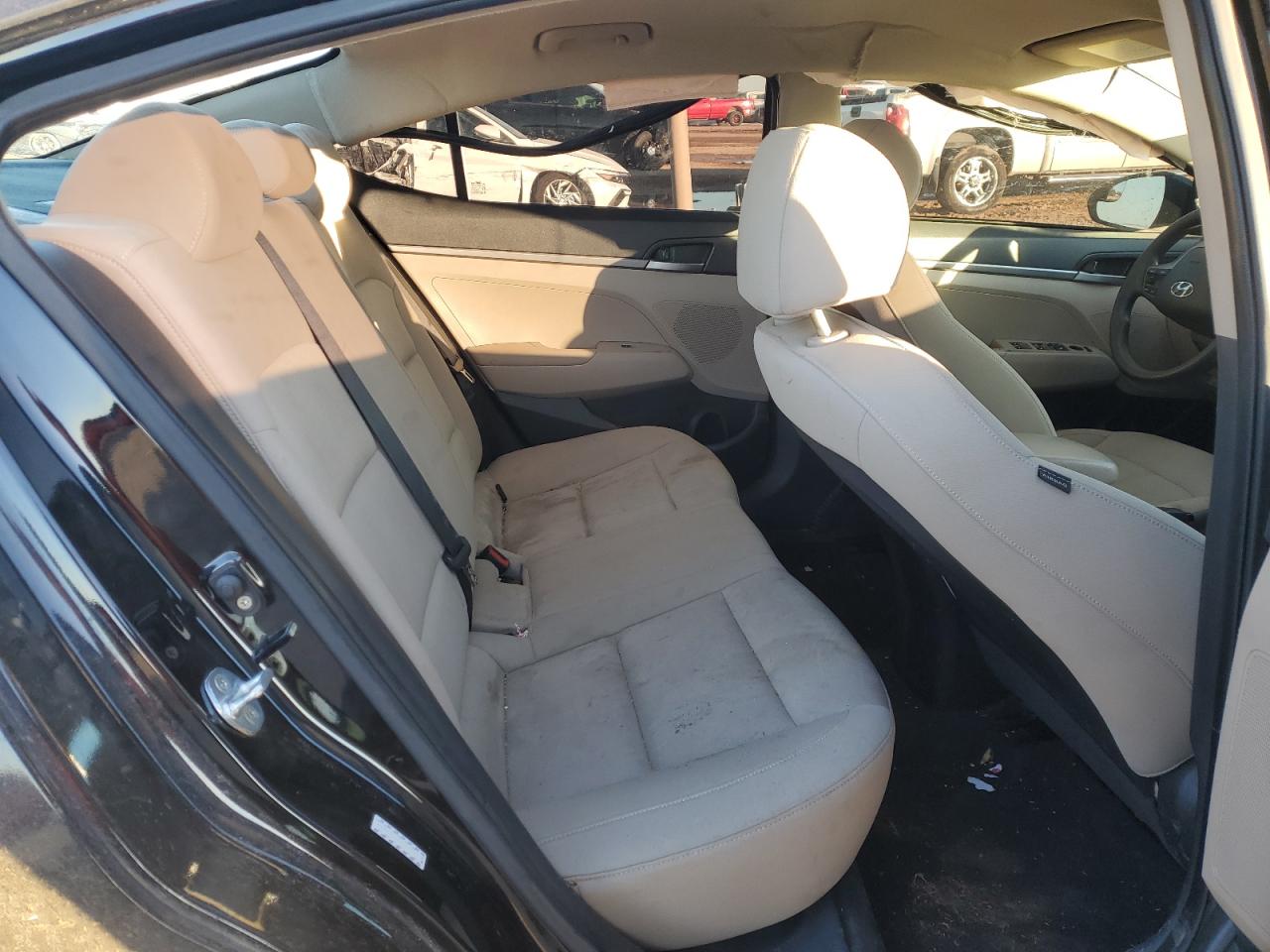 2018 Hyundai Elantra - Image 10