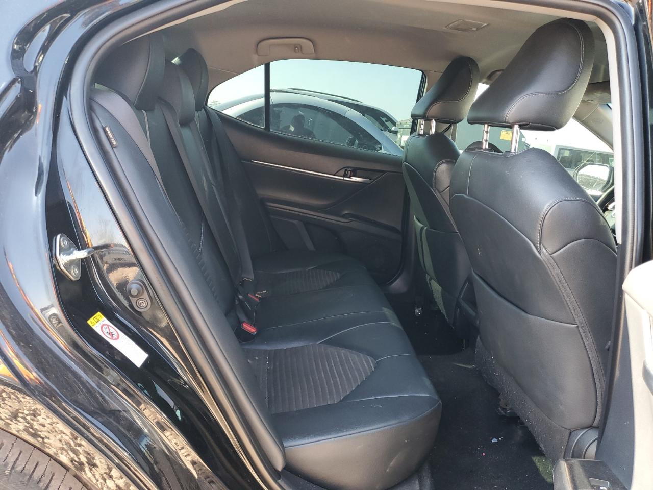 2018 Toyota Camry - Image 11
