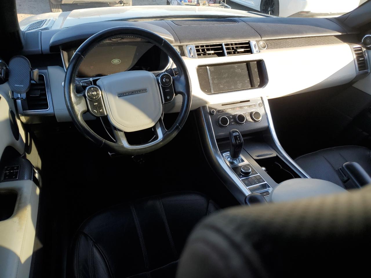 2015 Land Rover Range Rover - Image 8