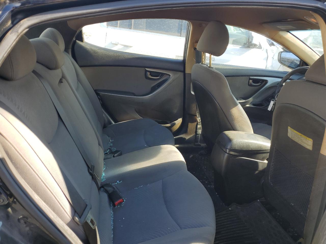 2016 Hyundai Elantra - Image 10