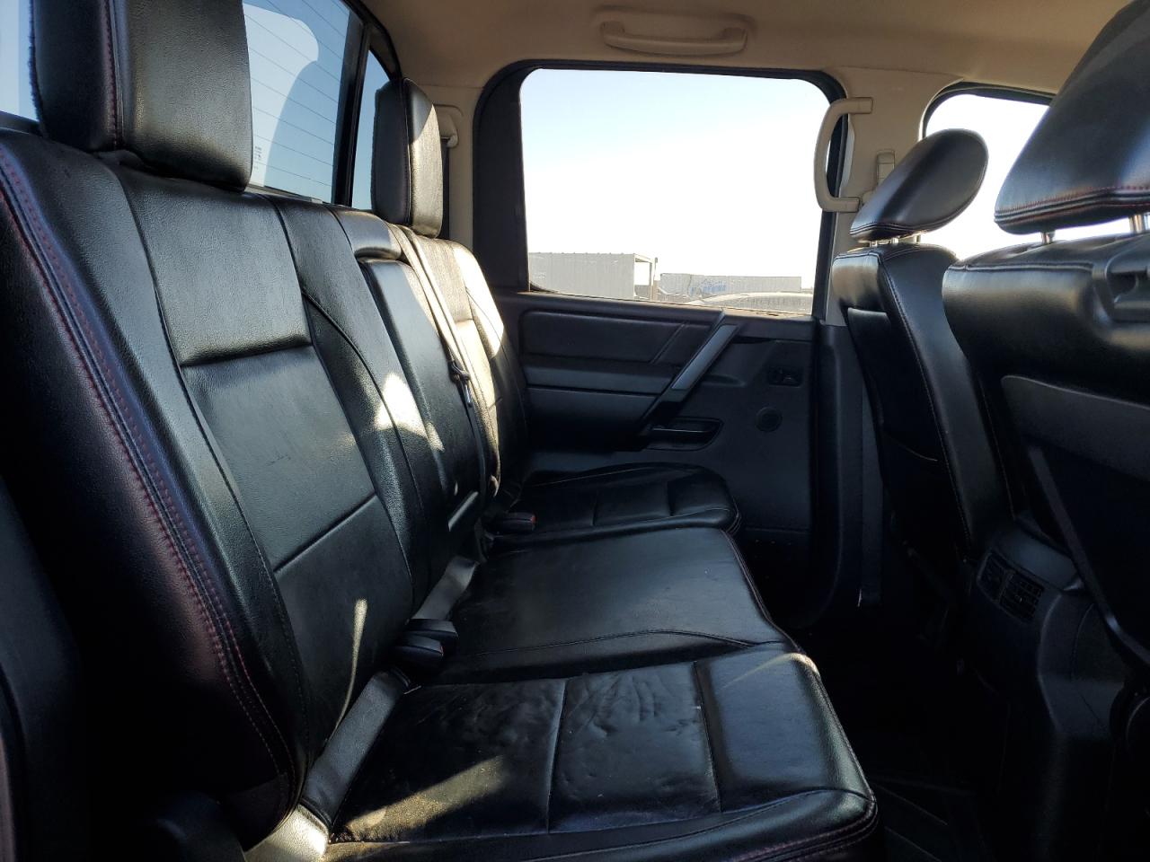 2012 Nissan Titan - Image 10
