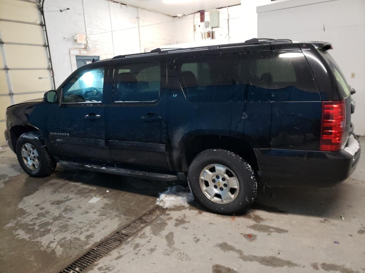 2011 Chevrolet Suburban - Image 2