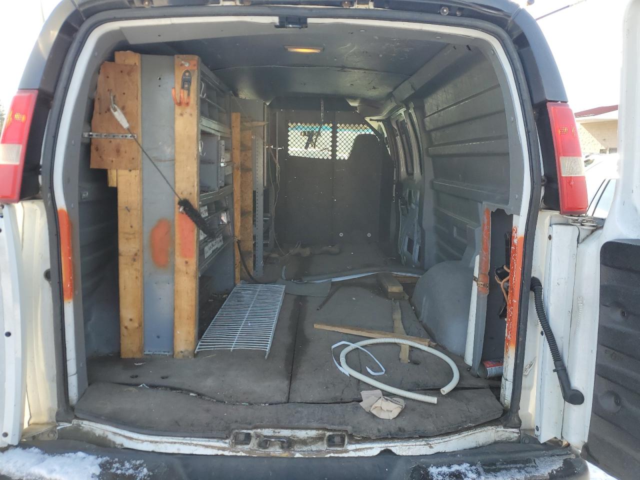 2008 Chevrolet Express - Image 10
