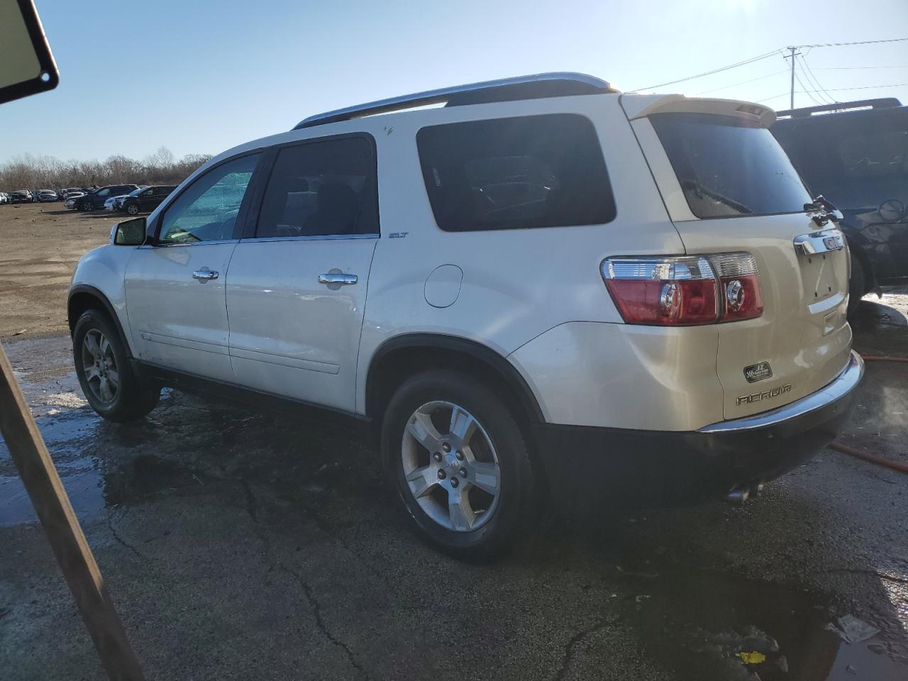 2009 GMC Acadia - Image 2