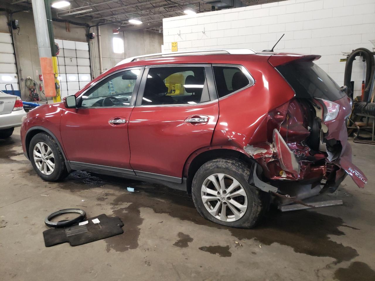 2015 Nissan Rogue - Image 2