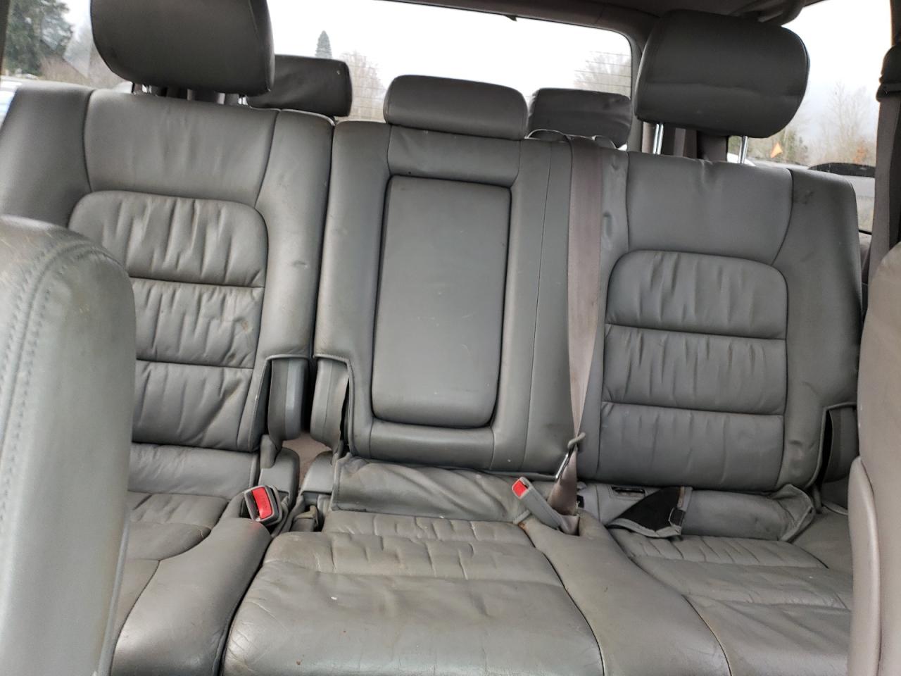 2004 Lexus LX - Image 10