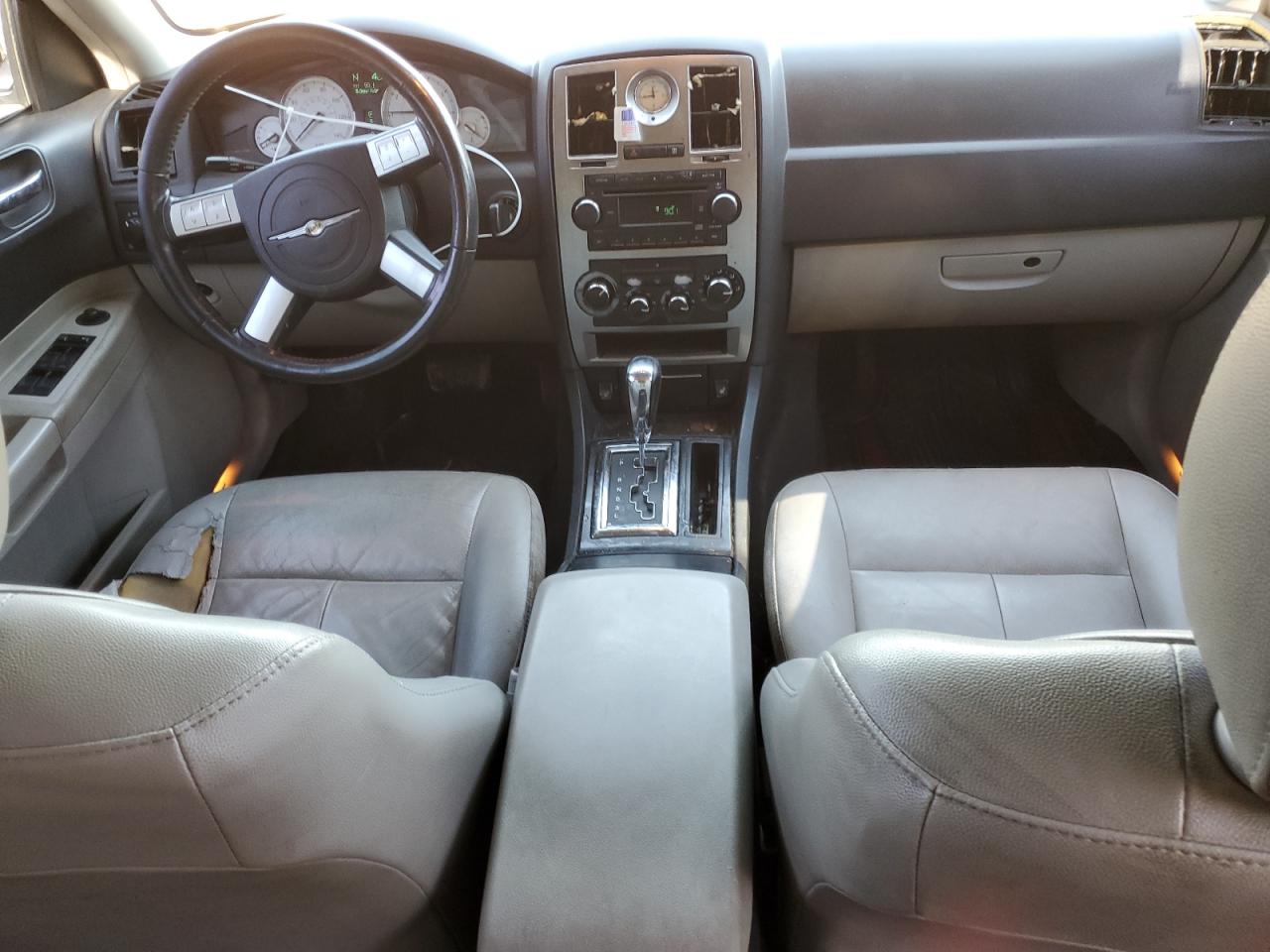 2005 Chrysler 300 - Image 8