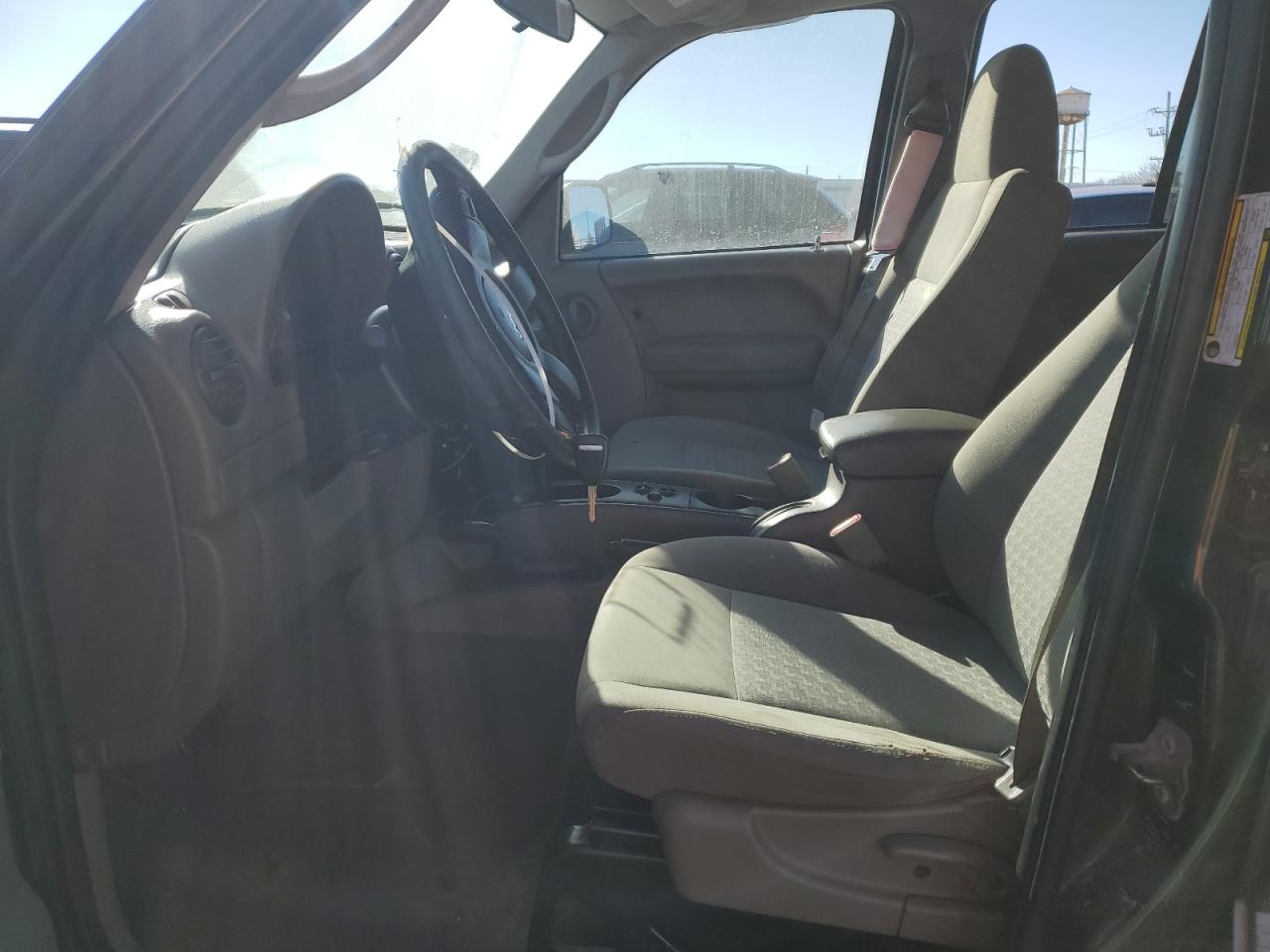 2005 Jeep Liberty (North America) - Image 7
