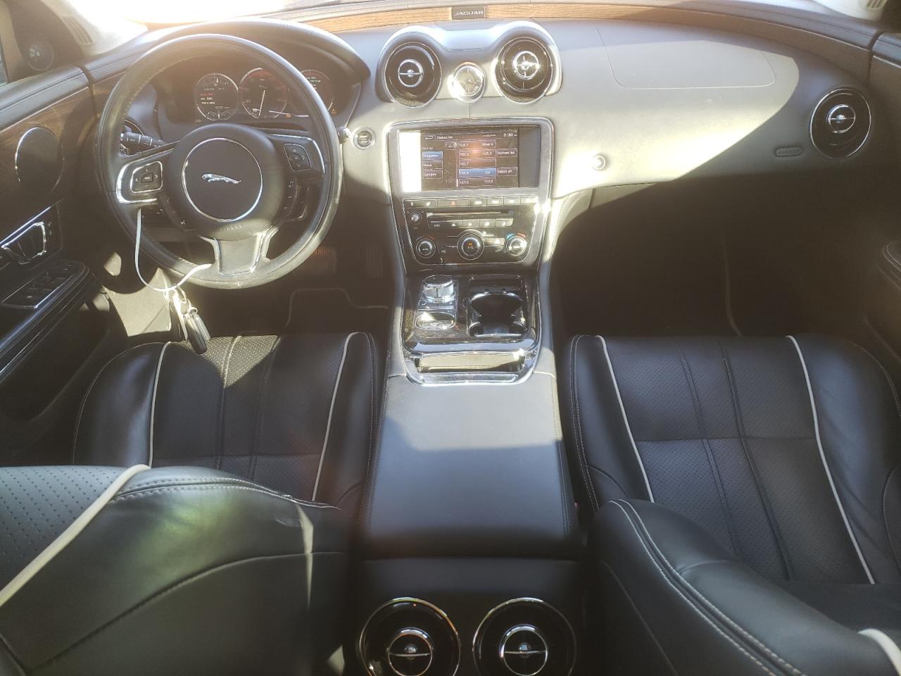 2014 Jaguar XJ - Image 8